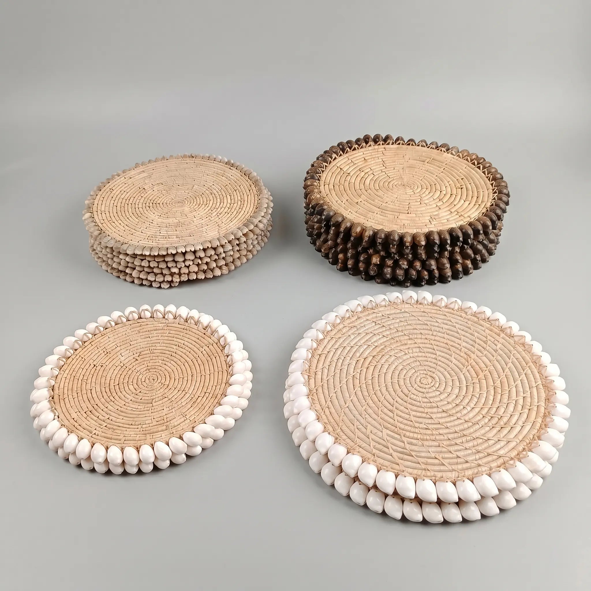 Sets de table en Raphia et coquillages - Maison Sisal