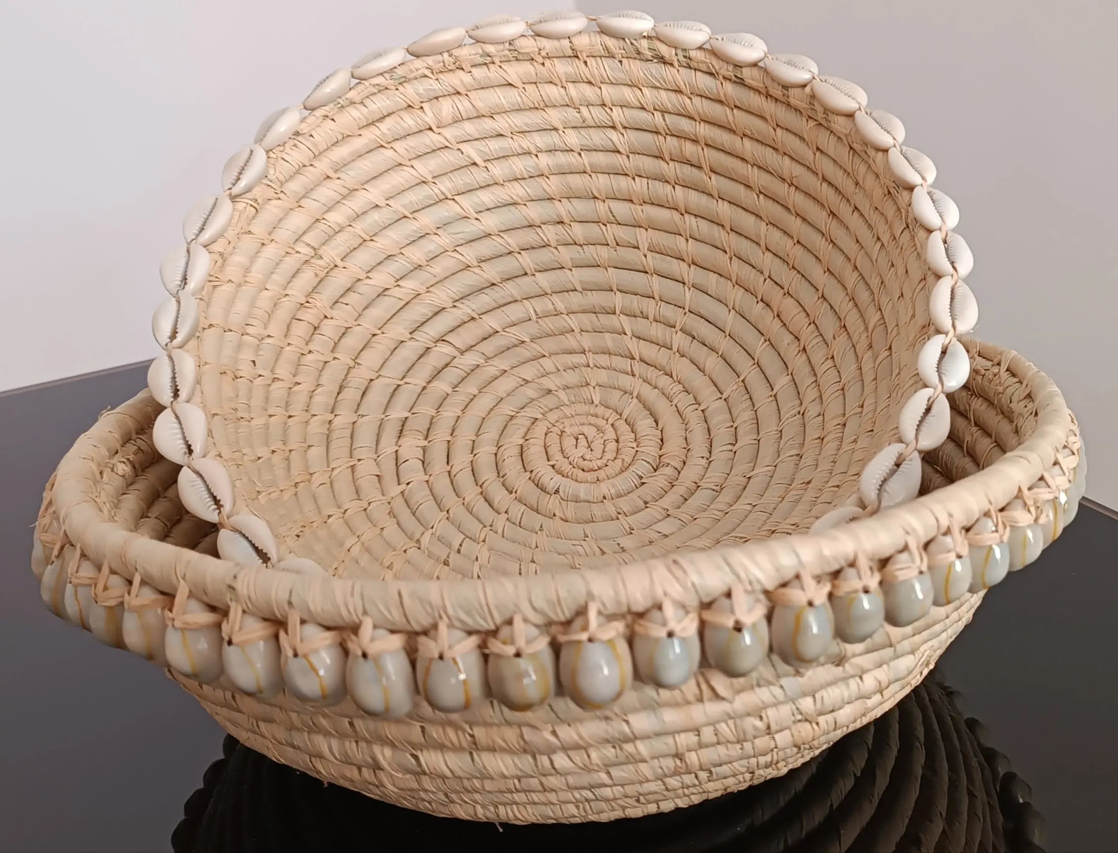 Corbeille en Raphia et coquillages (25cm) Maison Sisal