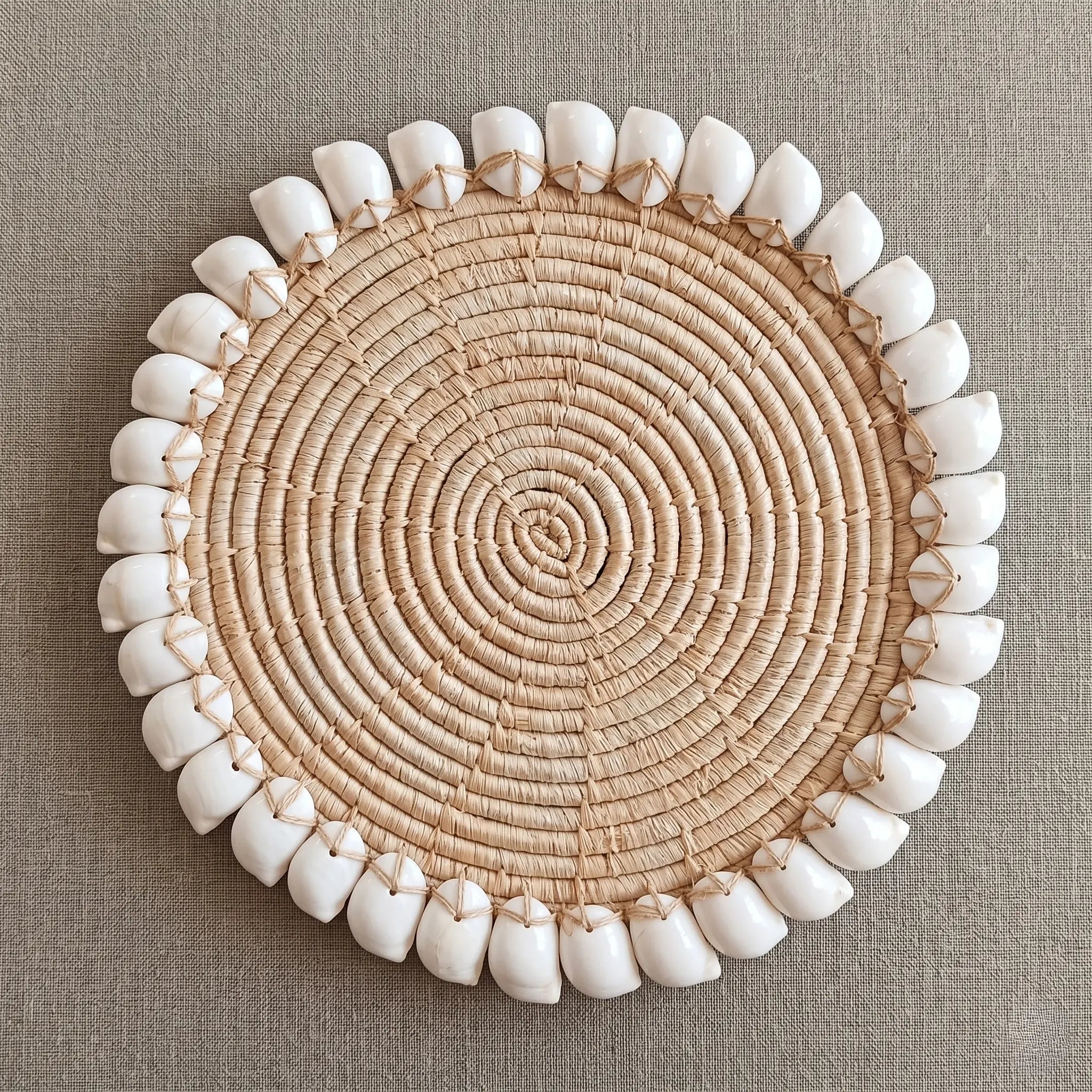 6 Sets de table Raphia et coquillages blancs (25 cm) Maison Sisal