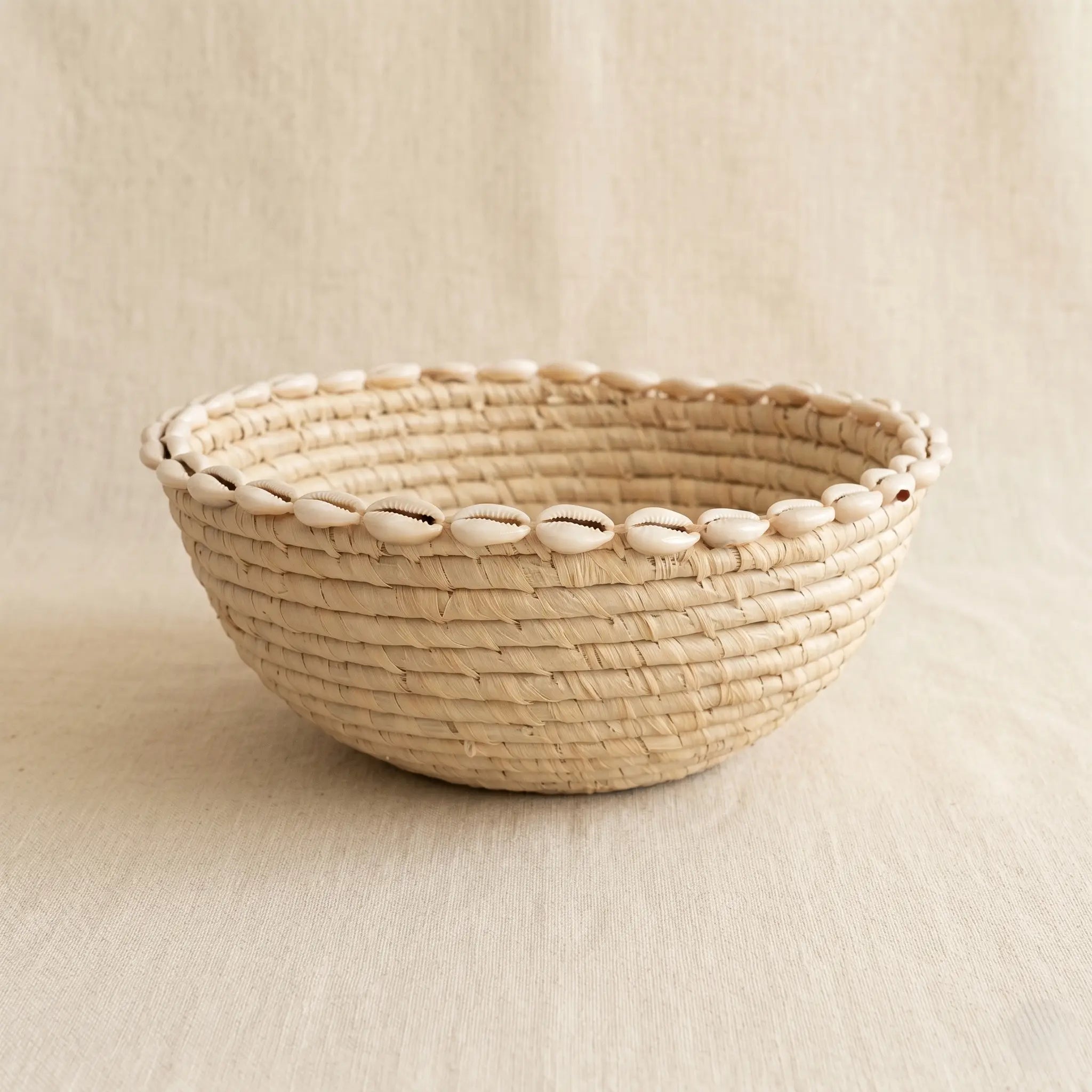 Corbeille en Raphia et coquillages (25cm) Maison Sisal