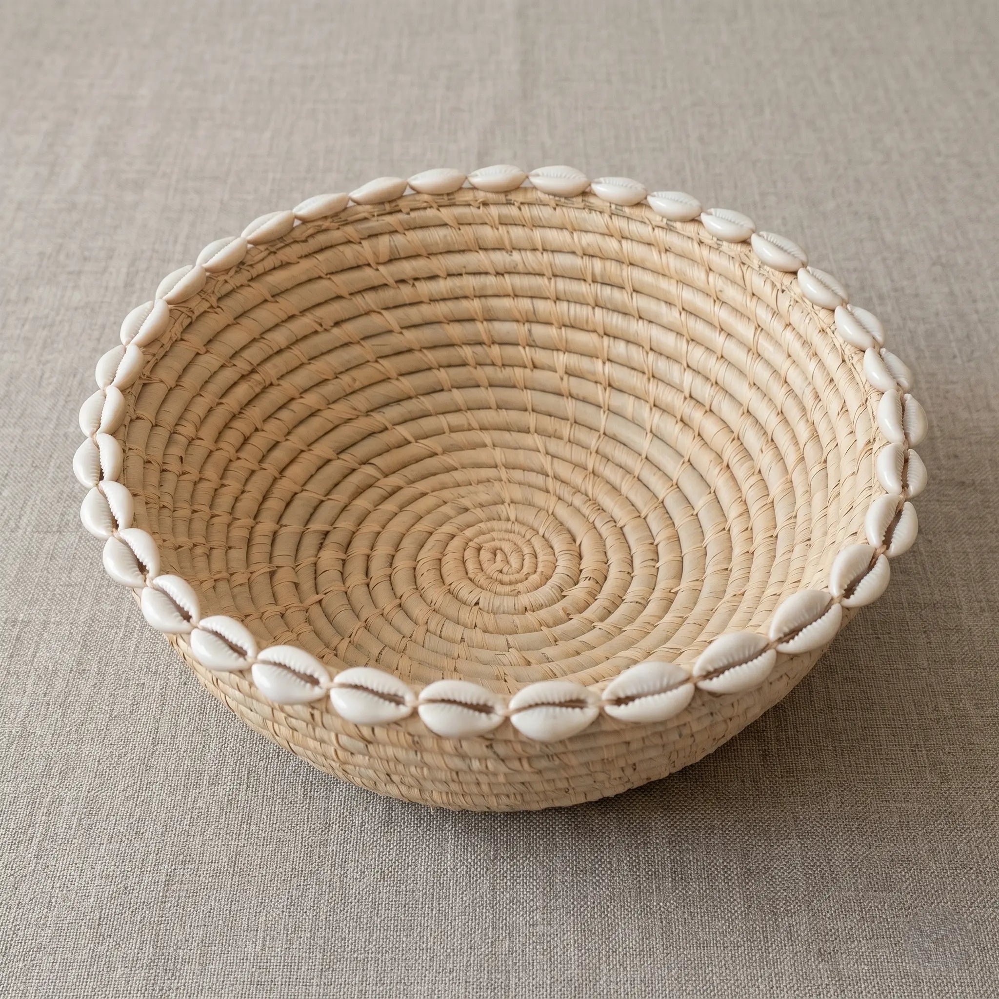 Corbeille en Raphia et coquillages (25cm) Maison Sisal